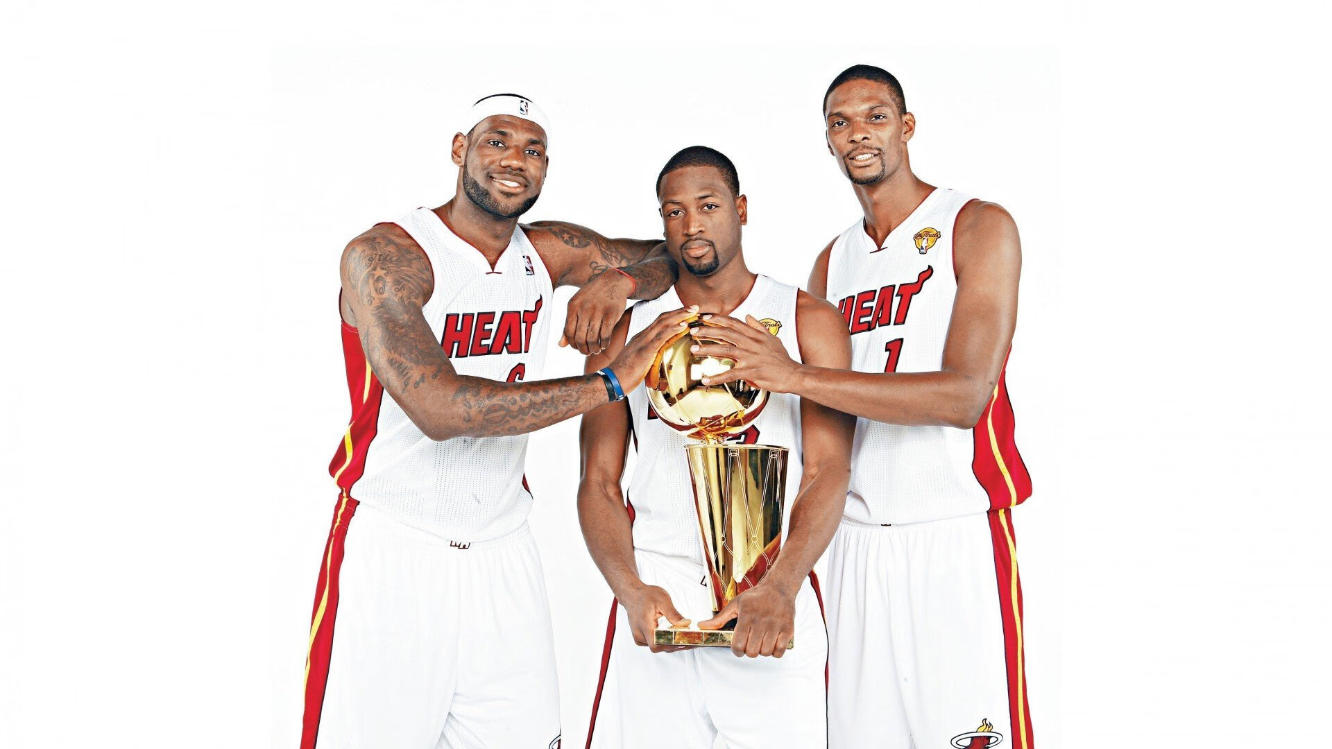 “泥浆飞扬:雨后泥地的疯狂追逐”,泥浆视频