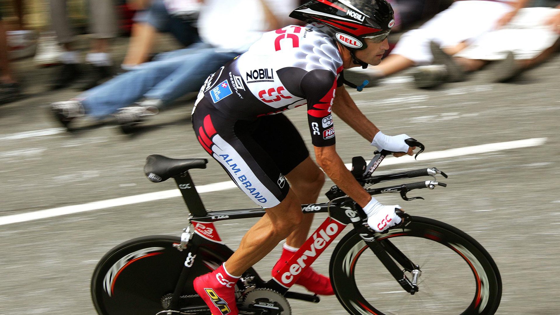 世界短跑锦标赛，极速冲刺撼动全场，世界短跑冠军的速度是多少